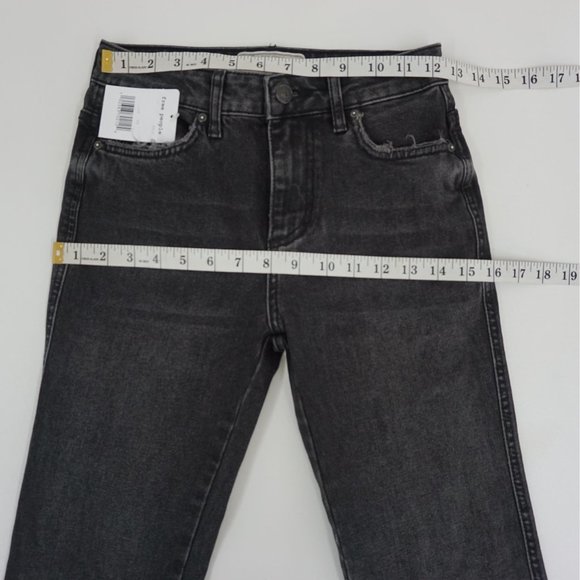 Free People Women's Jeans 24 in waist Black Wash Frayed Hem Girlfriend 24 in - Picture 3 of 8